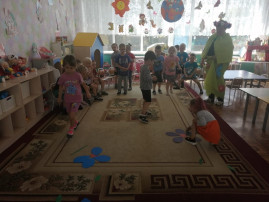 И нам дана на всех одна планета хрупкая - Земля И нам дана на всех одна планета хрупкая - Земля.