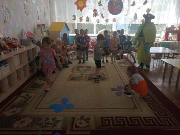 И нам дана на всех одна планета хрупкая - Земля И нам дана на всех одна планета хрупкая - Земля.